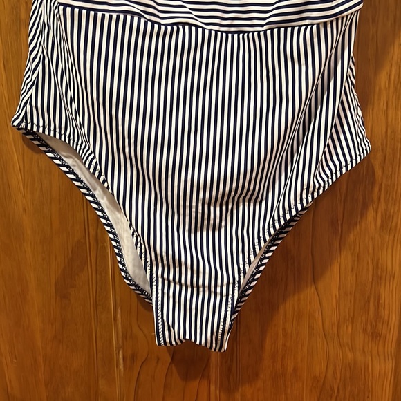 SHEIN one piece swimsuit - Picture 3 of 6